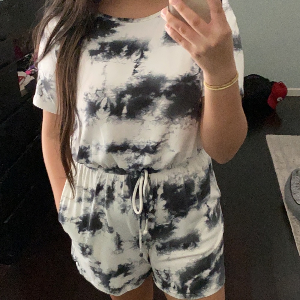 ✨24 HOUR SALE✨ *LAST 1* Breakfast In Bed Tie Dye Romper - Picture 5 of 6